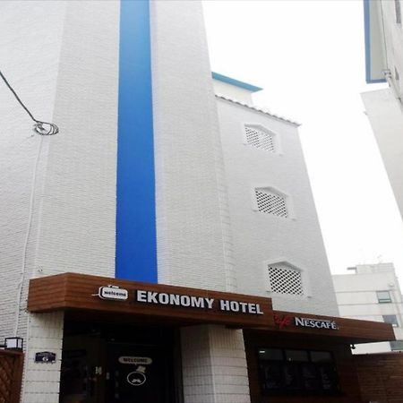 Ekonomy Hotel Gumi Exterior foto